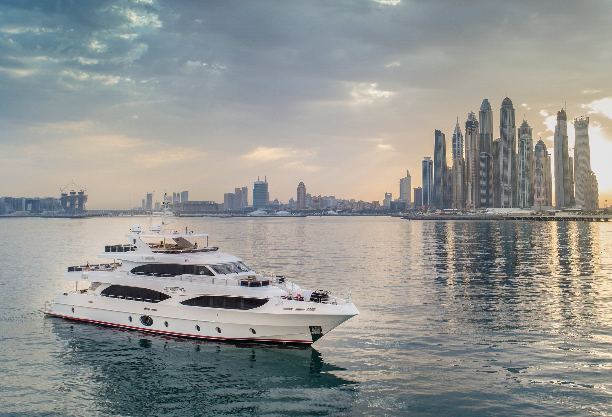 Яхта дубай. Yacht Majesty 125. Yacht Majesty 125 Dubai. Yacht Majesty 125 Dubai Sensation. Яхта Riva Dubai.